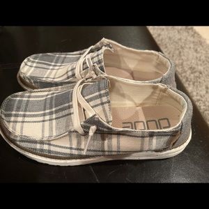 Women’s hey dudes shoes size 9 plaid grey. Wendy